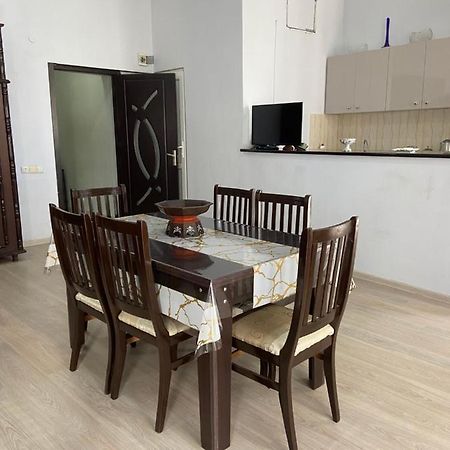 Apartment On Luka Asatiani 2 バトゥーミ エクステリア 写真