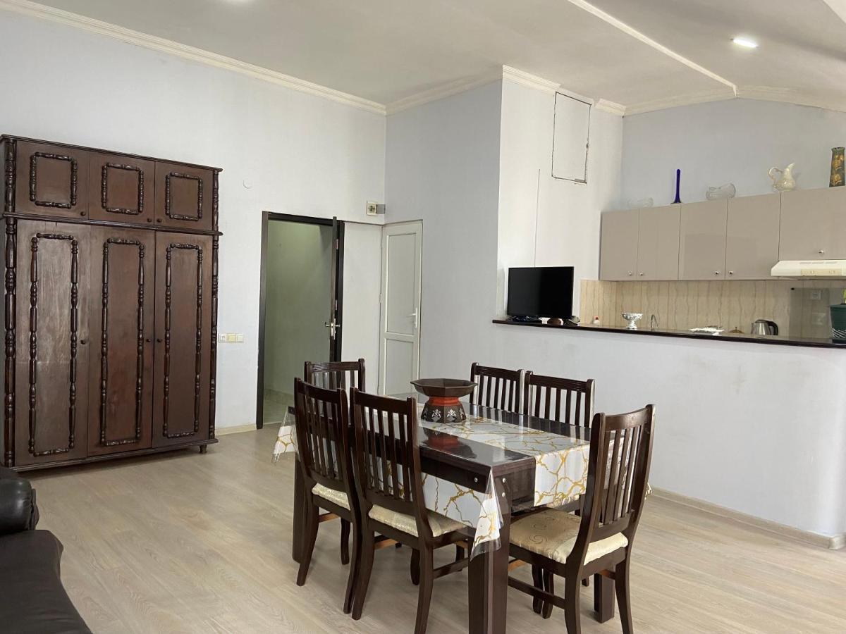 Apartment On Luka Asatiani 2 バトゥーミ エクステリア 写真