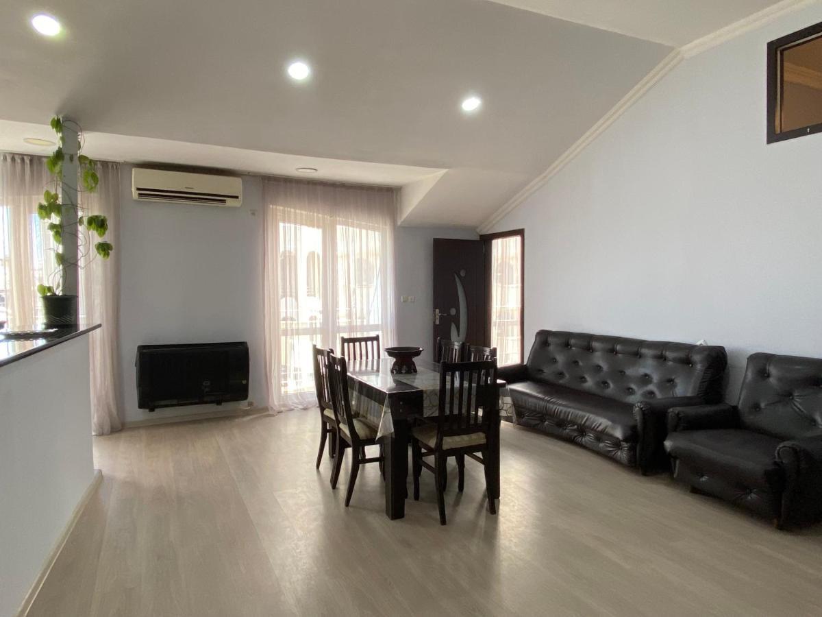 Apartment On Luka Asatiani 2 バトゥーミ エクステリア 写真