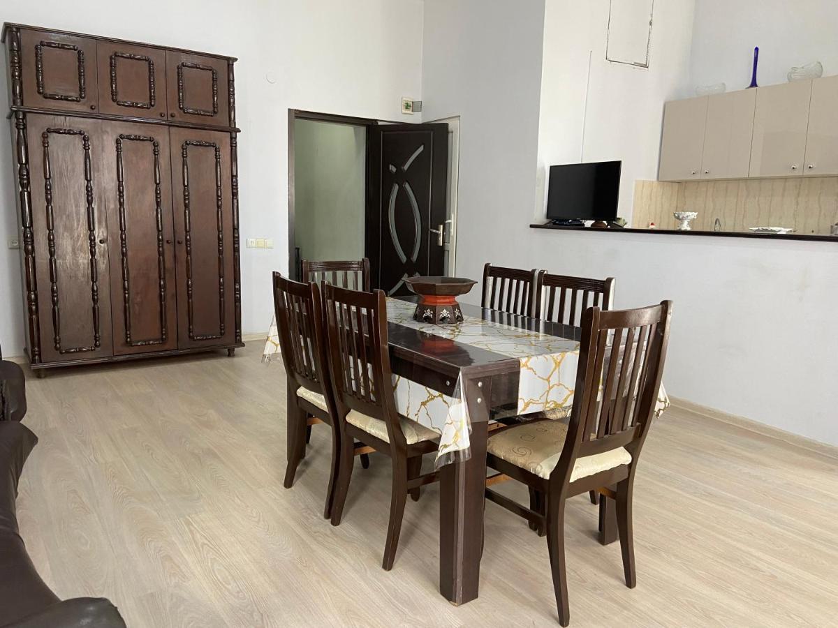 Apartment On Luka Asatiani 2 バトゥーミ エクステリア 写真