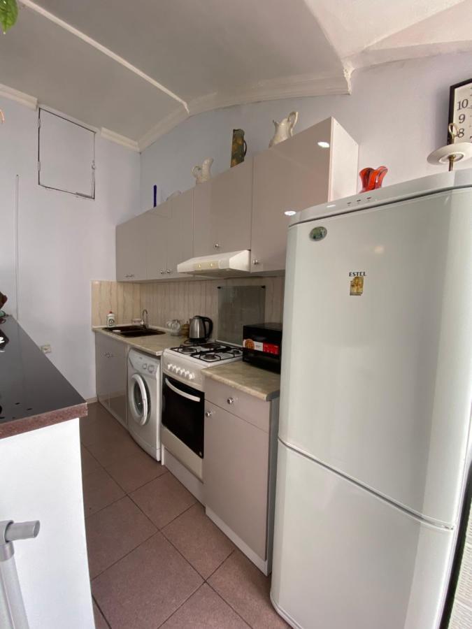 Apartment On Luka Asatiani 2 バトゥーミ エクステリア 写真