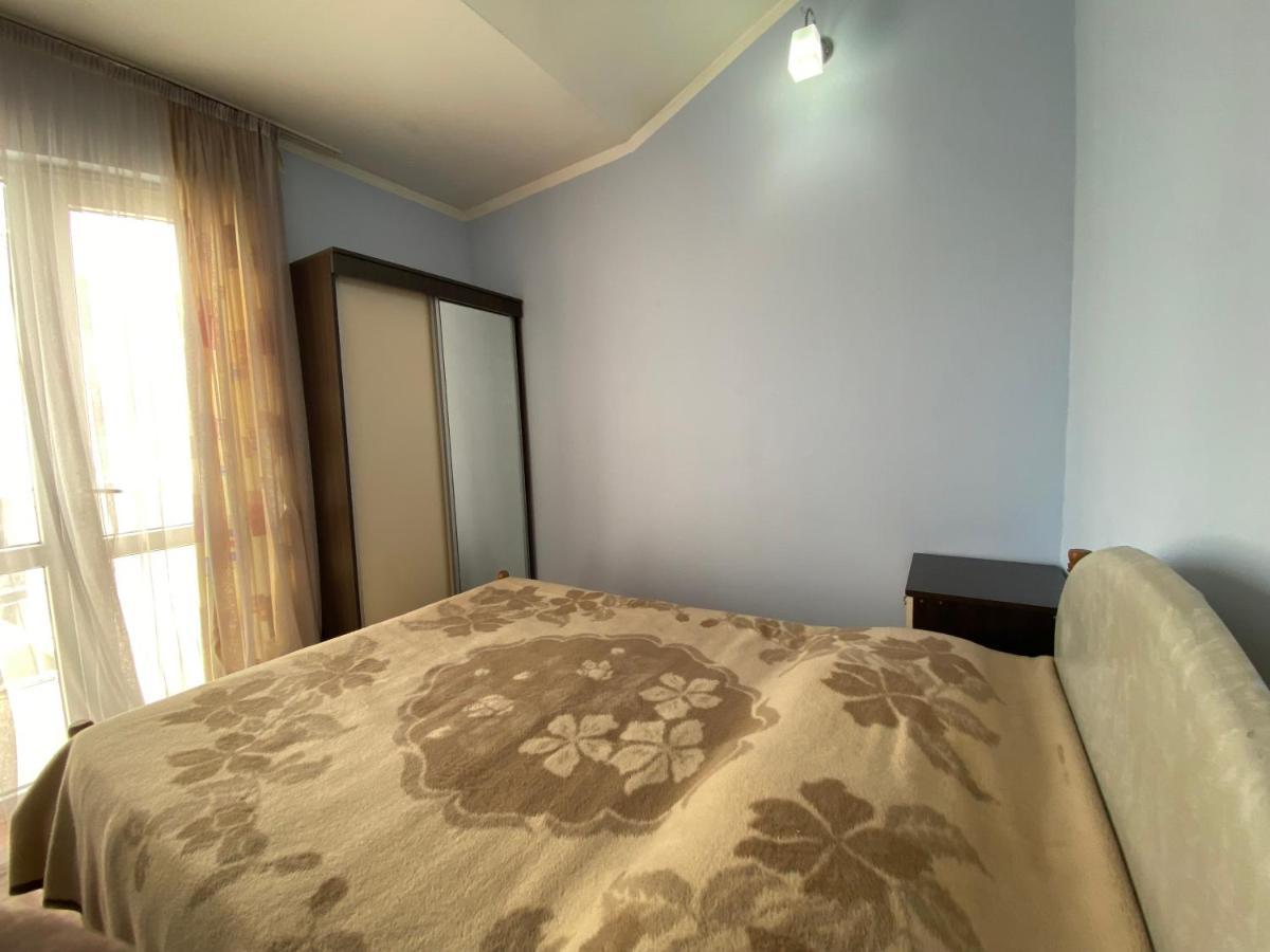 Apartment On Luka Asatiani 2 バトゥーミ エクステリア 写真