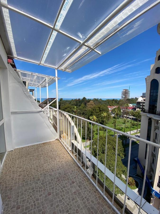 Apartment On Luka Asatiani 2 バトゥーミ エクステリア 写真