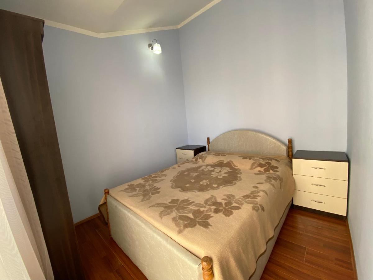 Apartment On Luka Asatiani 2 バトゥーミ エクステリア 写真