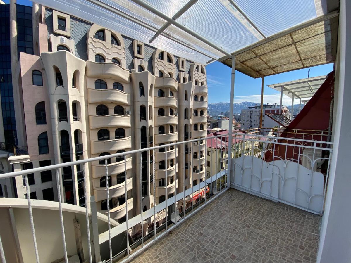 Apartment On Luka Asatiani 2 バトゥーミ エクステリア 写真